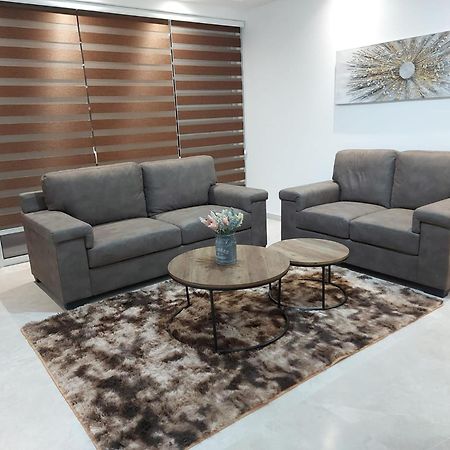 Centre Point Comfort Apartment St. Paul's Bay Bagian luar foto