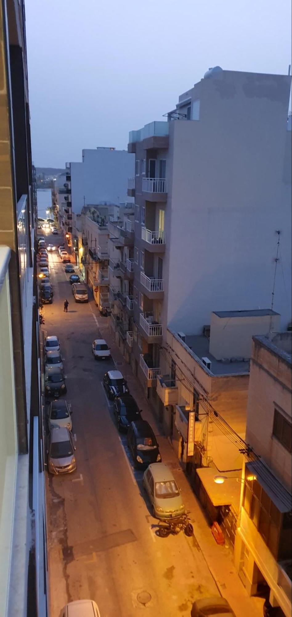 Centre Point Comfort Apartment St. Paul's Bay Bagian luar foto