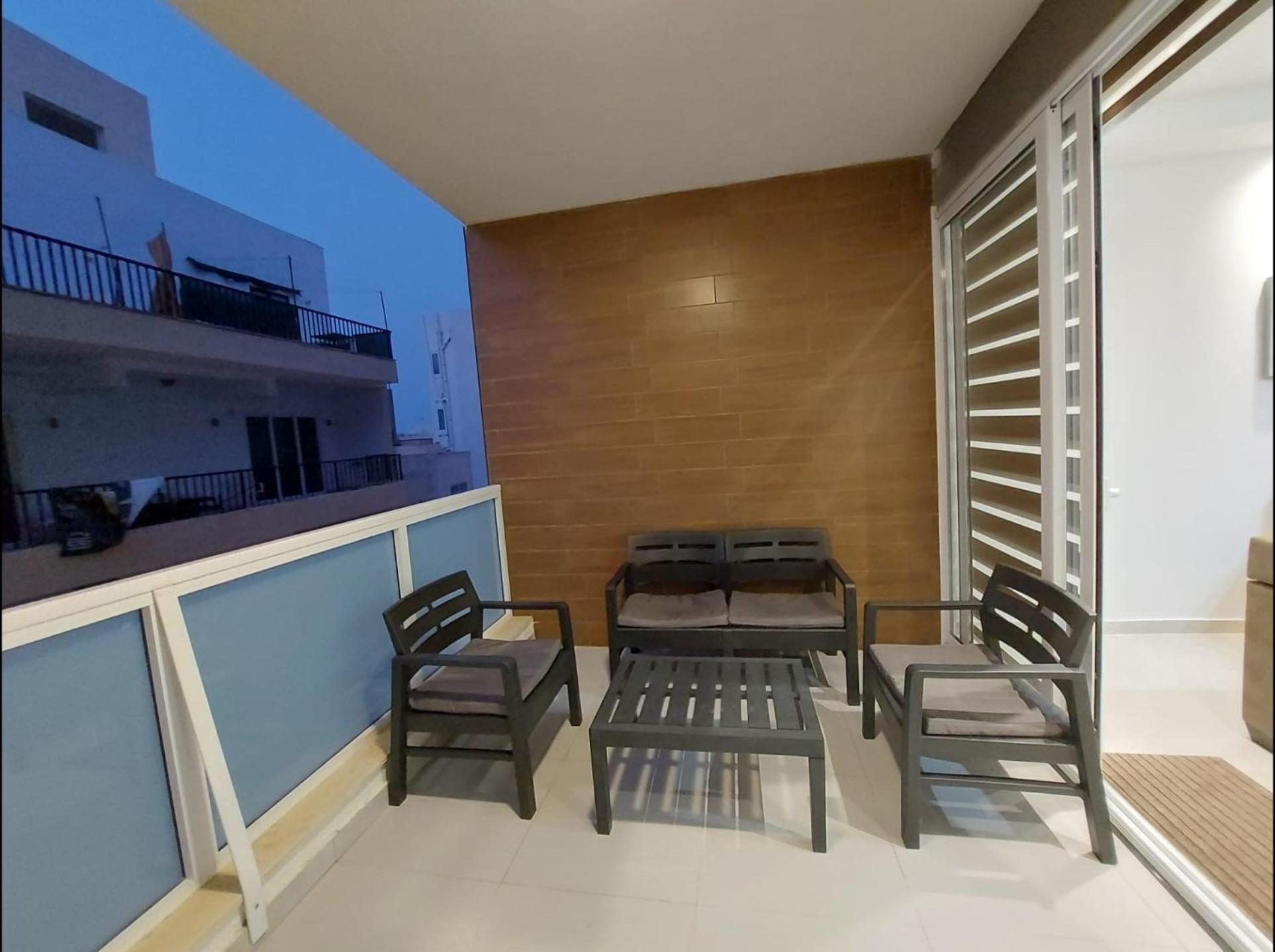 Centre Point Comfort Apartment St. Paul's Bay Bagian luar foto