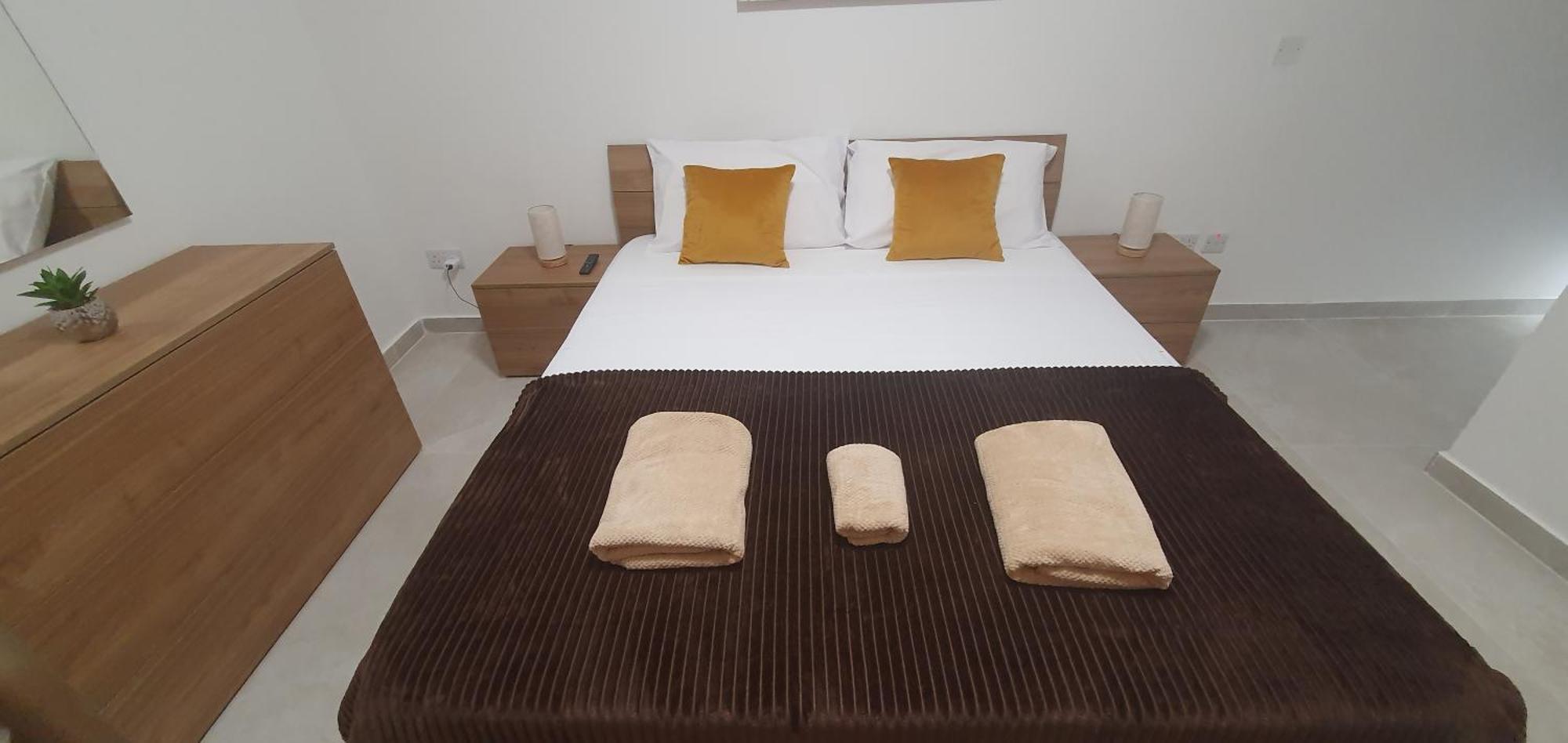 Centre Point Comfort Apartment St. Paul's Bay Bagian luar foto